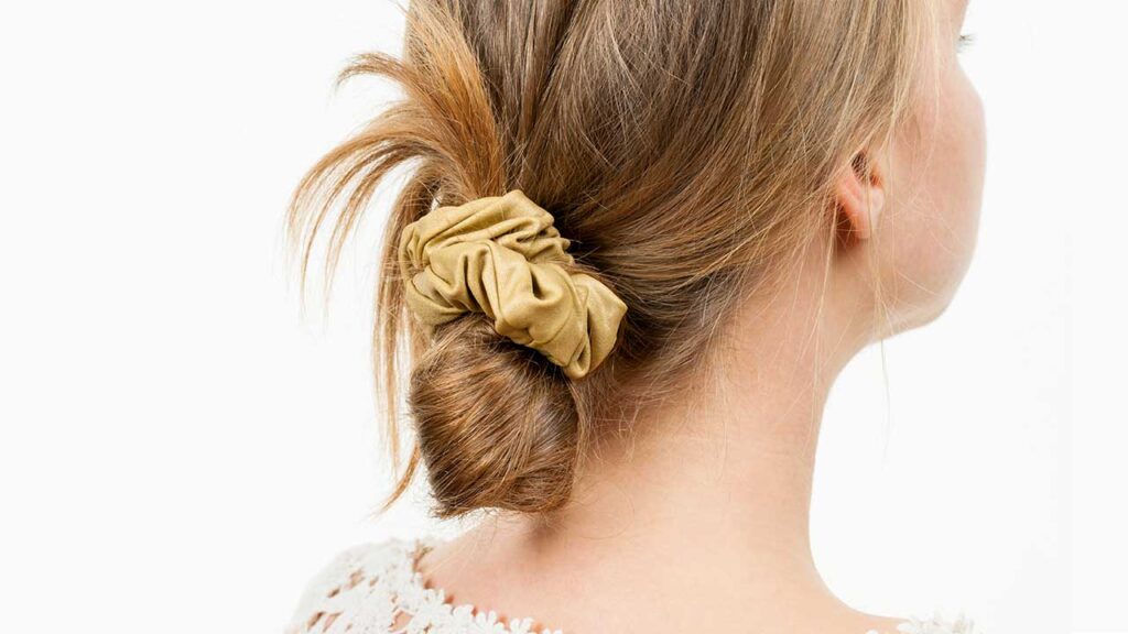 4 Trendy Scrunchie Hairstyles for Fall 2020 It Fashion